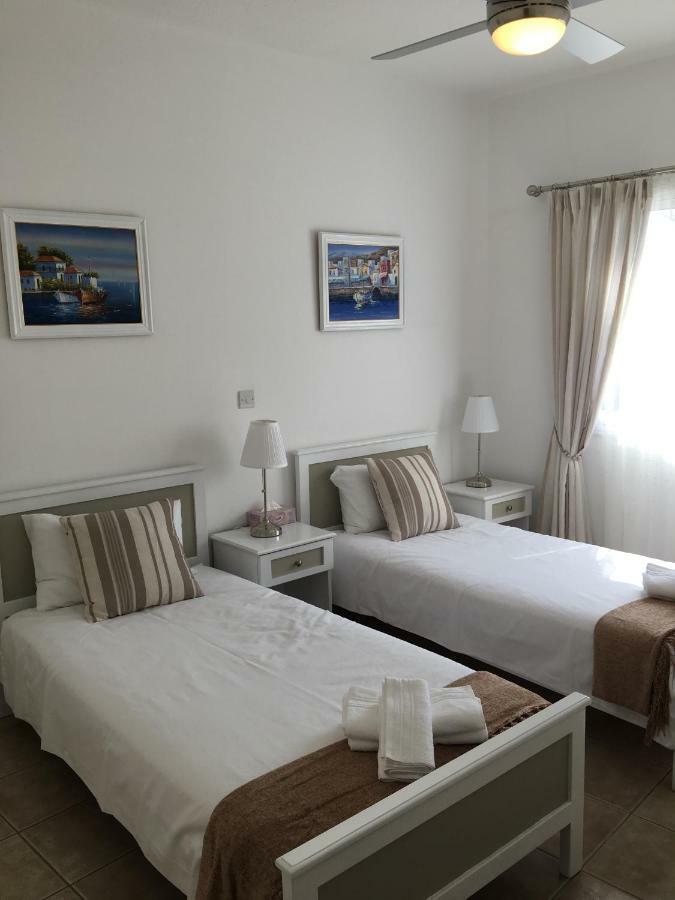 Kings Palace - Fabulous Pool-Side 2 Bed Apartment Paphos Kültér fotó